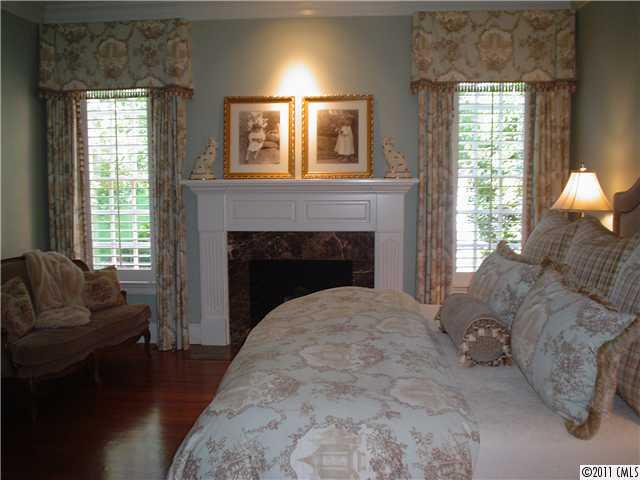5132 Fairlawn Crescent Court Charlotte NC 28226