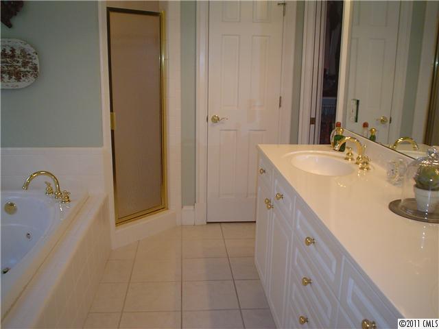 5132 Fairlawn Crescent Court Charlotte NC 28226