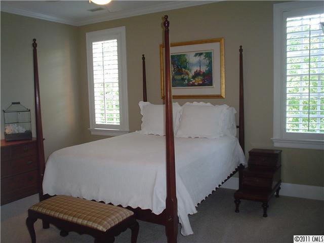 5132 Fairlawn Crescent Court Charlotte NC 28226