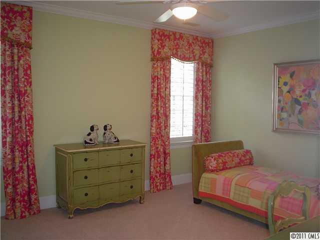 5132 Fairlawn Crescent Court Charlotte NC 28226