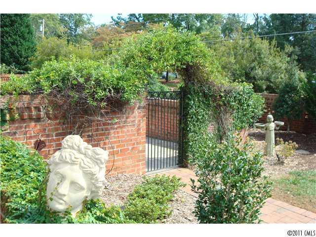 5132 Fairlawn Crescent Court Charlotte NC 28226
