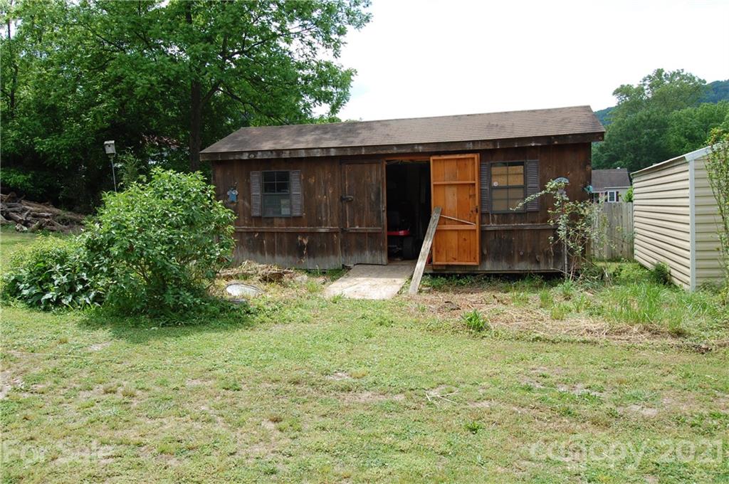 216 Spring Street Marion NC 28752