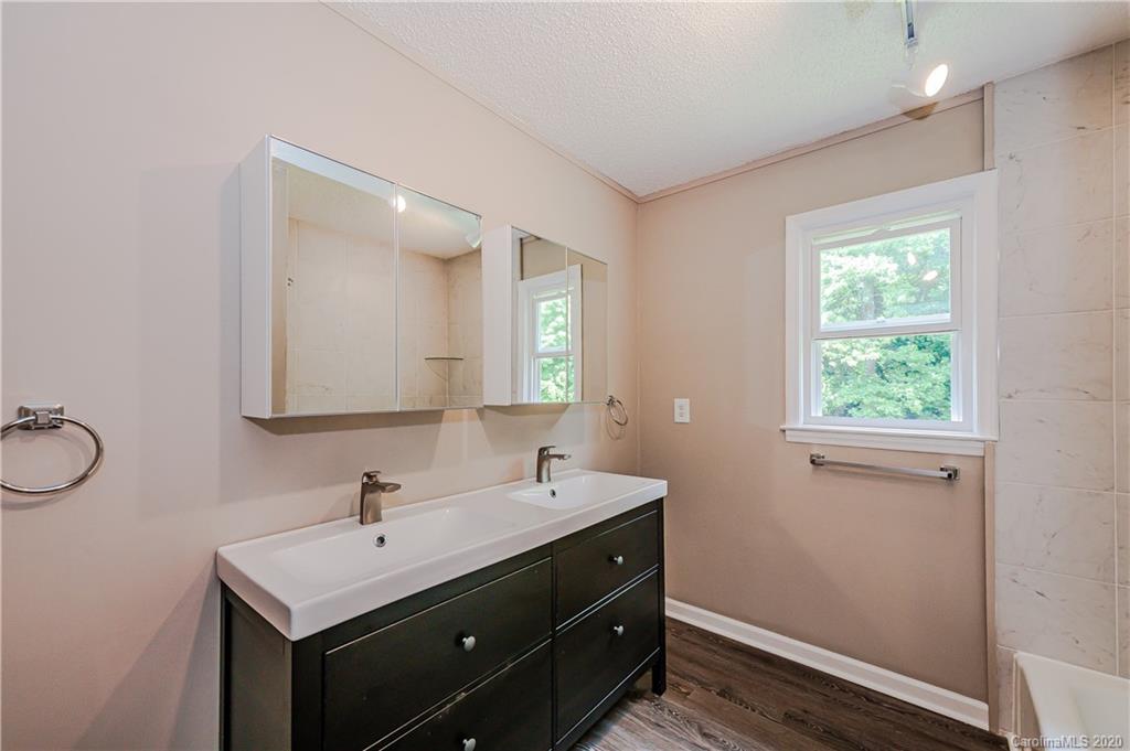 6814 Barrington Drive Charlotte NC 28215