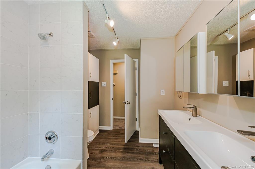 6814 Barrington Drive Charlotte NC 28215