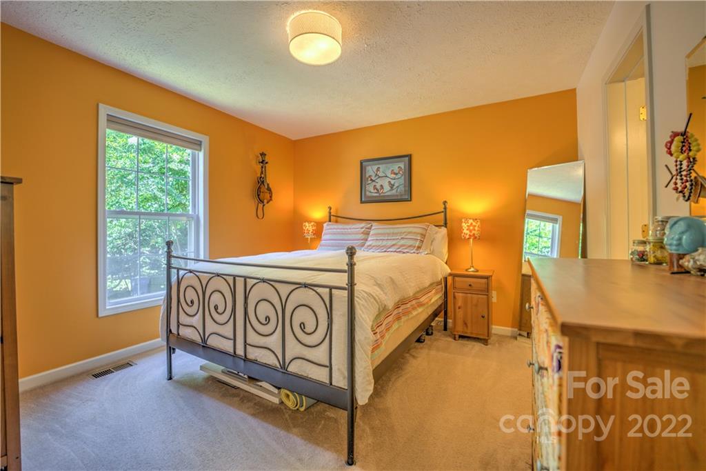 11 Louisville Place Asheville NC 28806