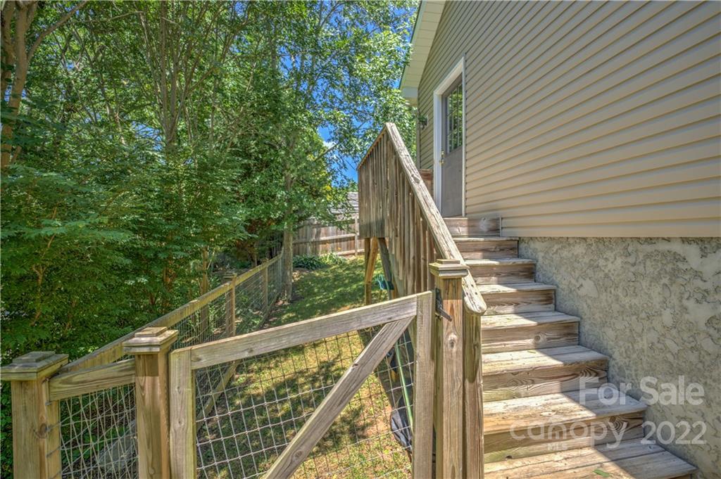 11 Louisville Place Asheville NC 28806
