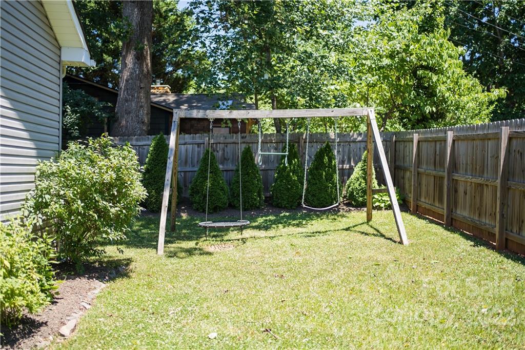 11 Louisville Place Asheville NC 28806