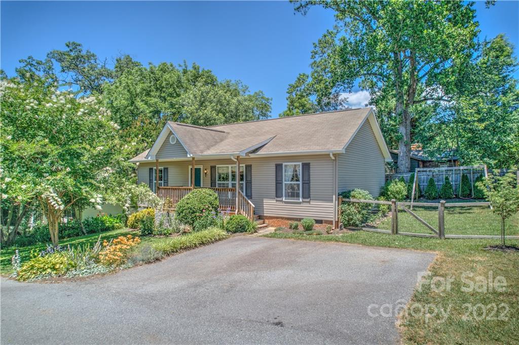 11 Louisville Place Asheville NC 28806