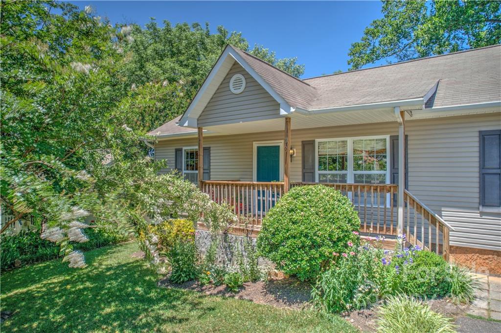 11 Louisville Place Asheville NC 28806