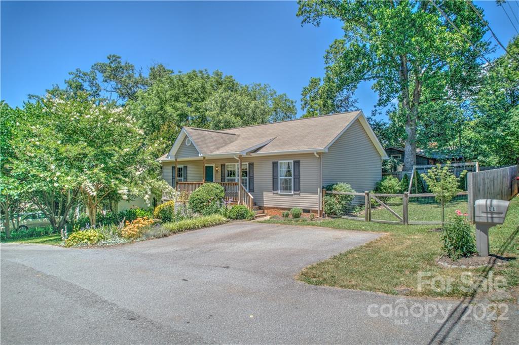 11 Louisville Place Asheville NC 28806