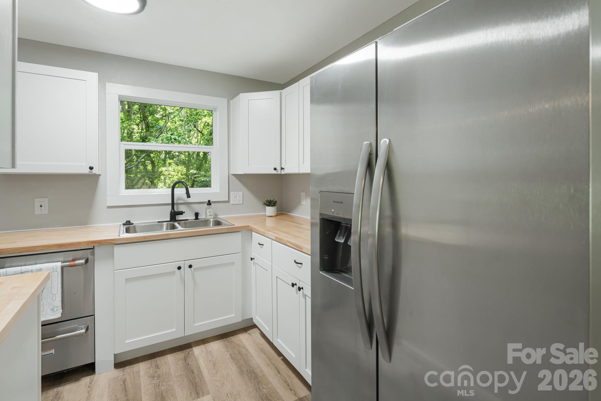 95 Grassy View Road Candler NC 28715