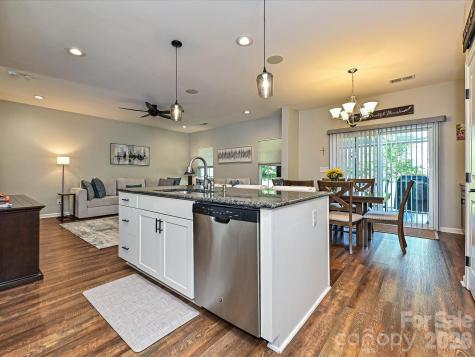 7142 Mariners Village Drive Denver NC 28037