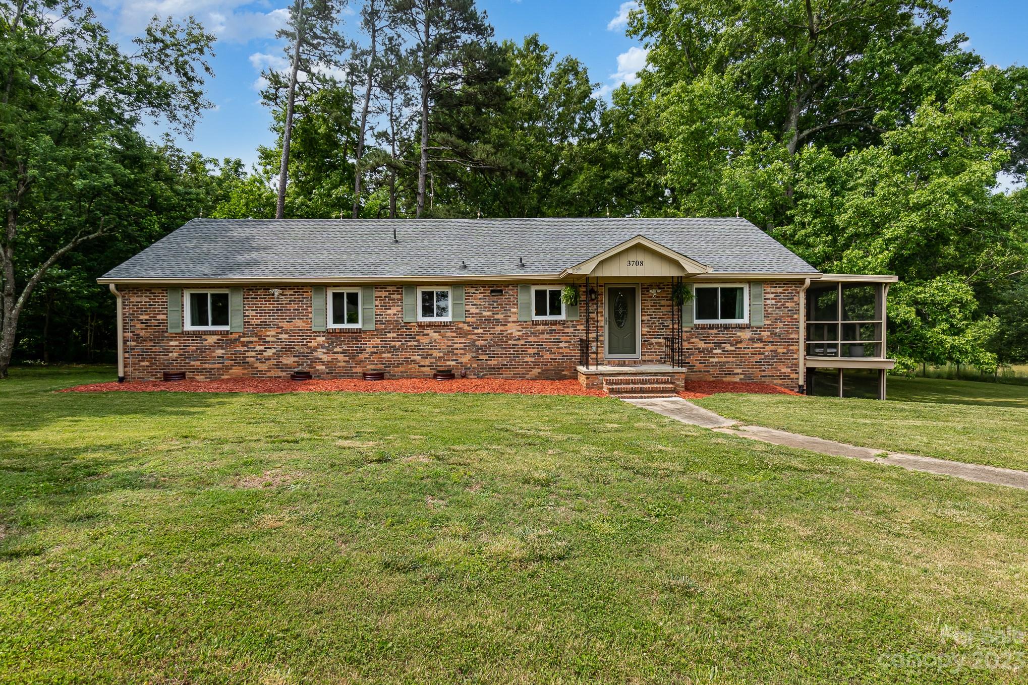 3708 Cowboy Lane Charlotte NC 28216