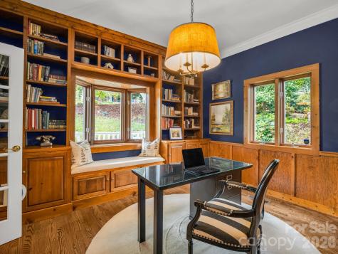 100 Perry Place Hendersonville NC 28739