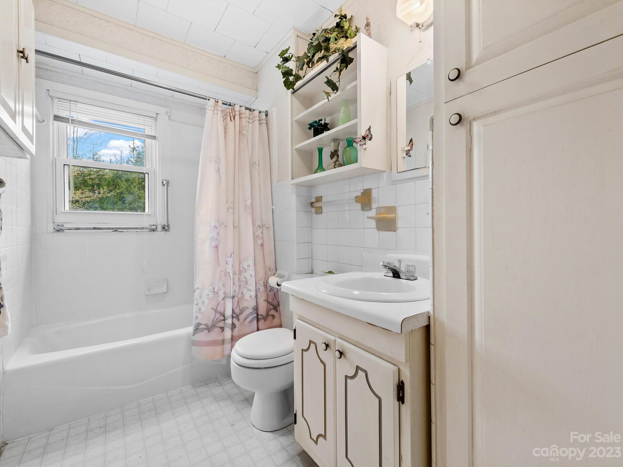 551 Asbury Road Candler NC 28715