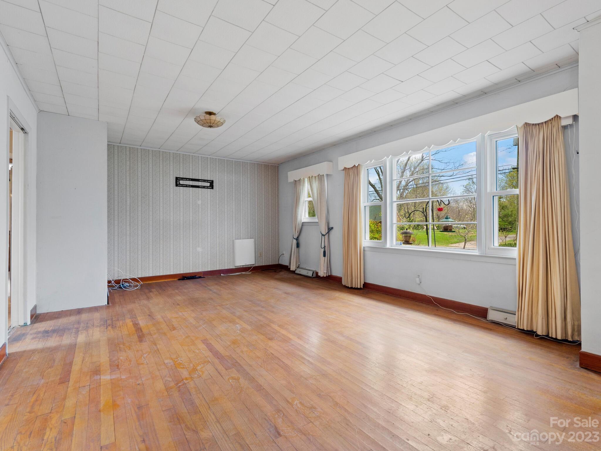 551 Asbury Road Candler NC 28715