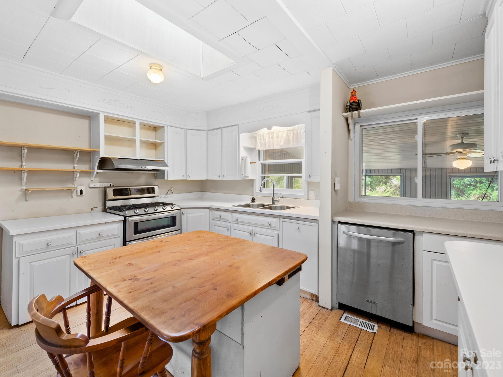 551 Asbury Road Candler NC 28715