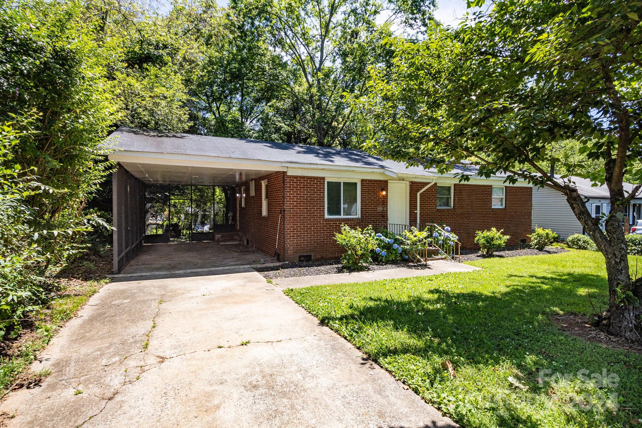 3226 Burbank Drive Charlotte NC 28216