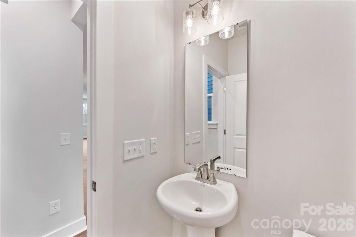 6016 Pivot Court Charlotte NC 28205