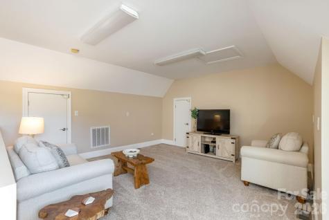 16 Winterberry Drive Hendersonville NC 28739