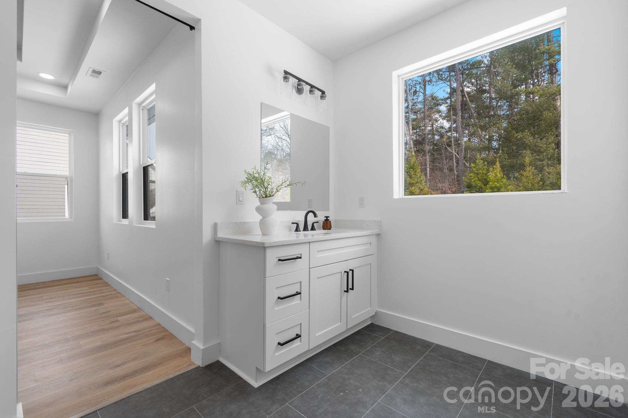1207 39th Avenue NE Hickory NC 28601