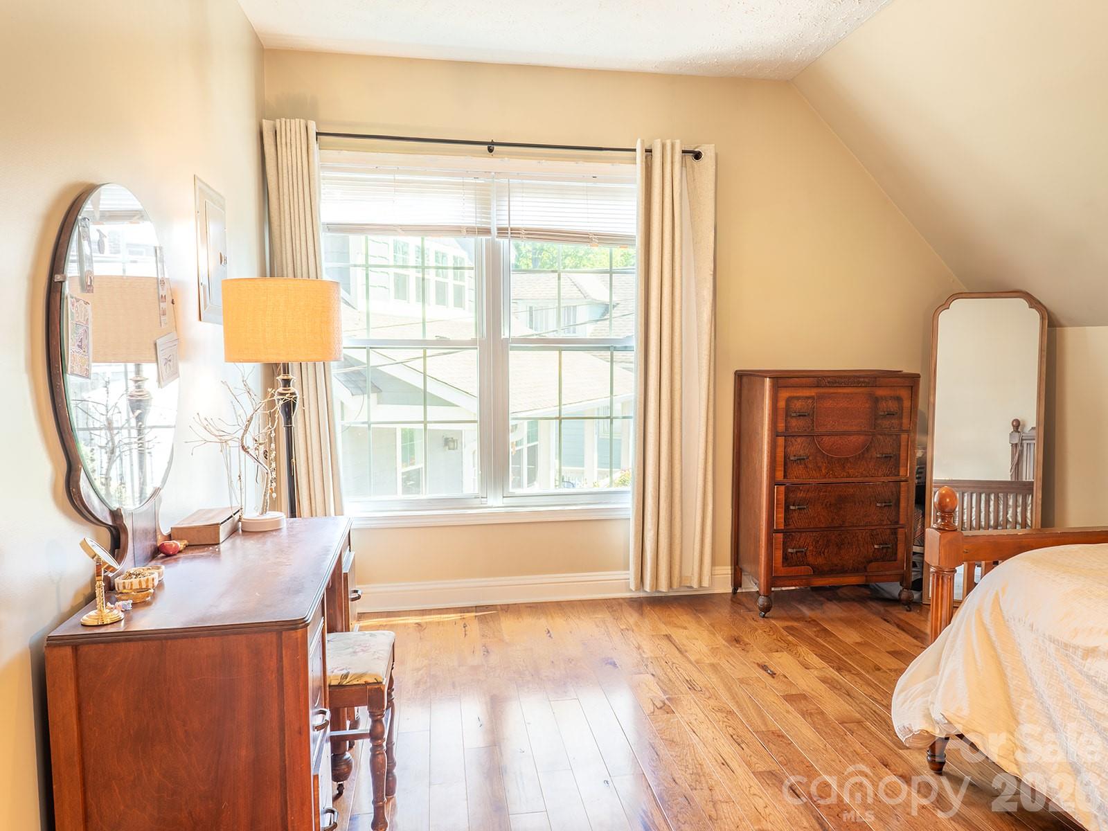206 Courtland Place Asheville NC 28801