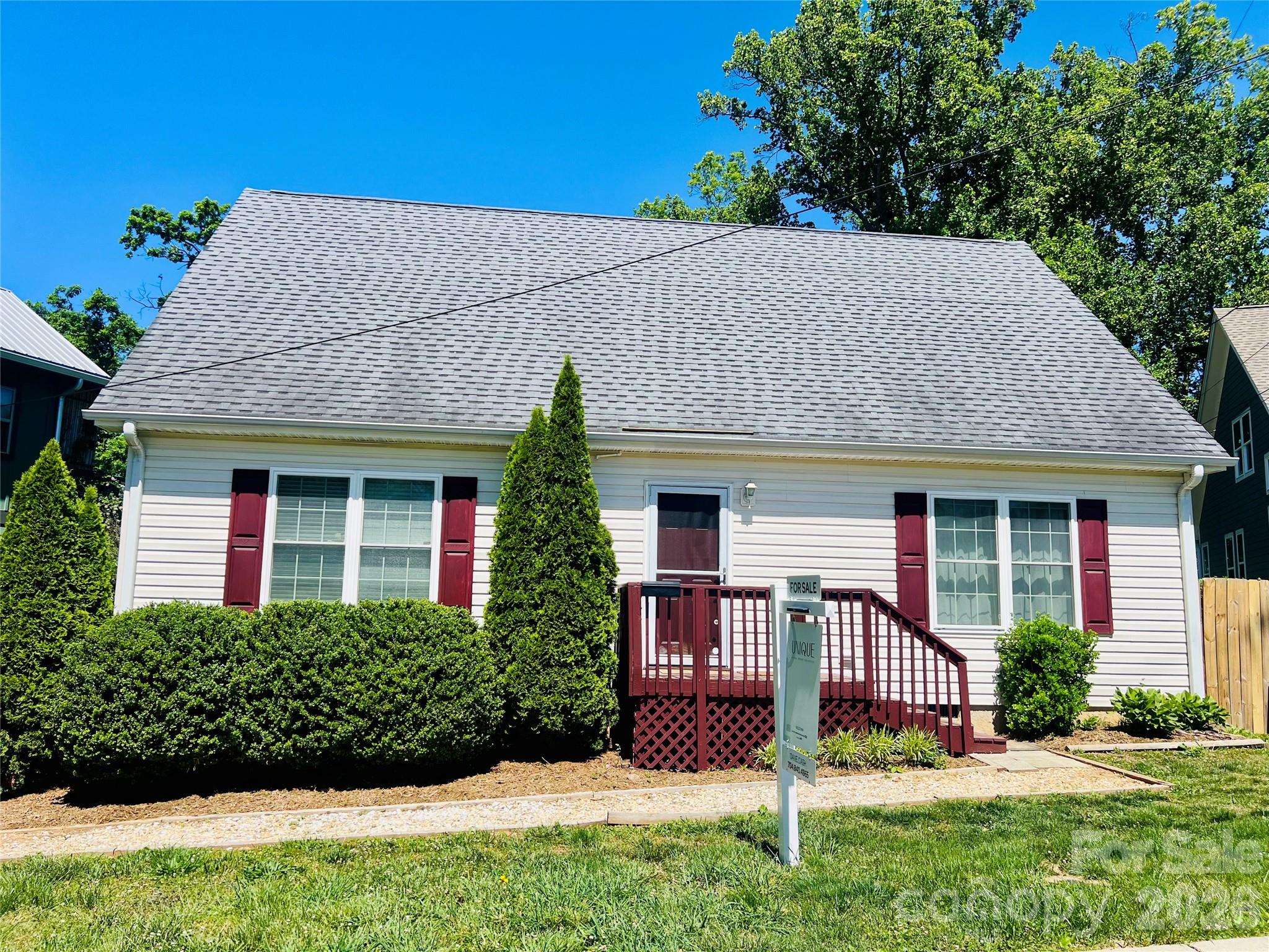 206 Courtland Place Asheville NC 28801