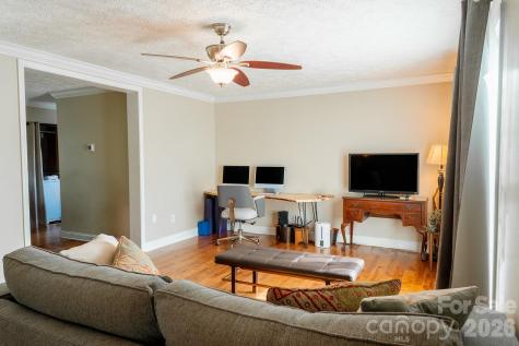 206 Courtland Place Asheville NC 28801