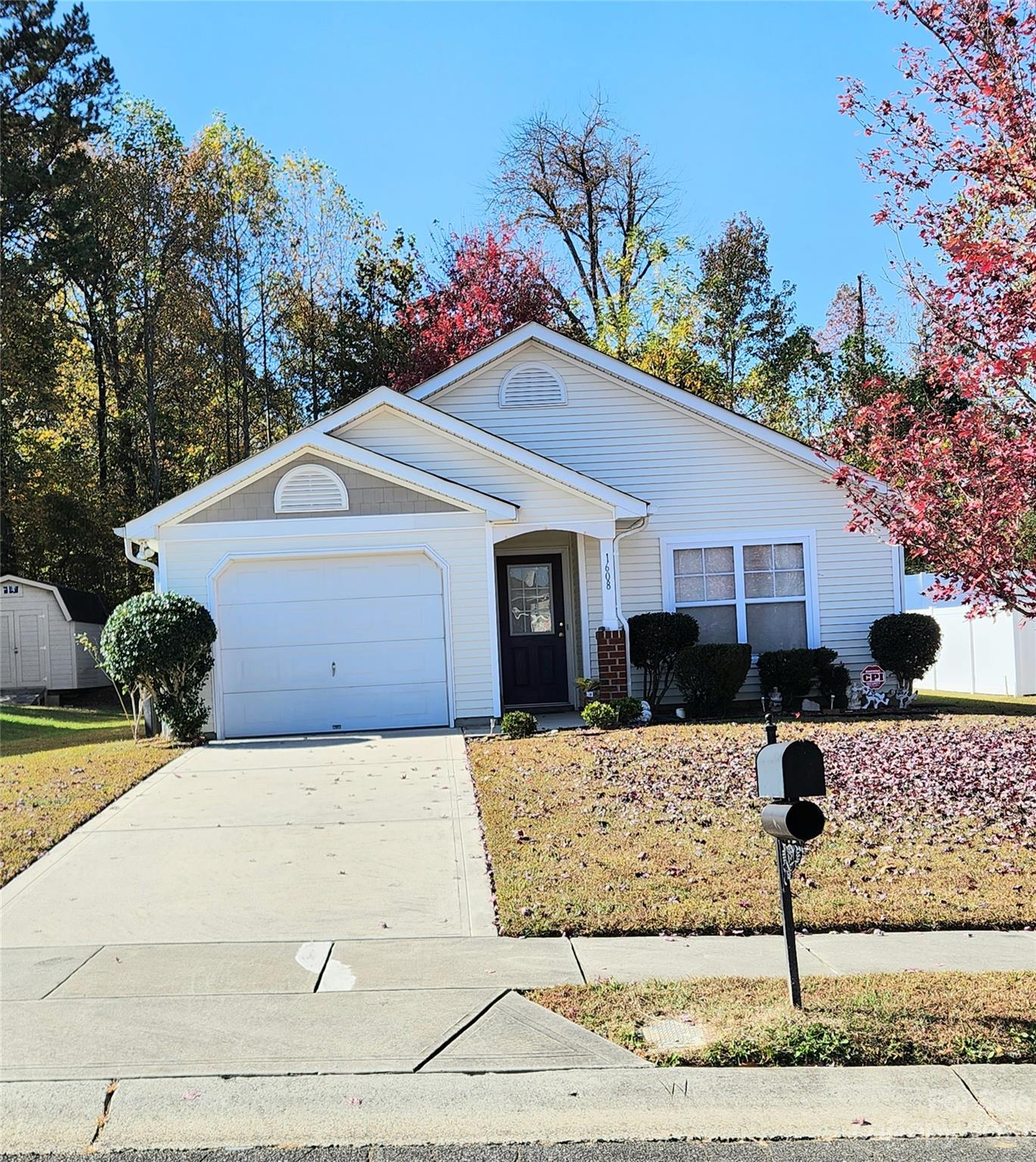 1608 Long Paw Lane Charlotte NC 28214