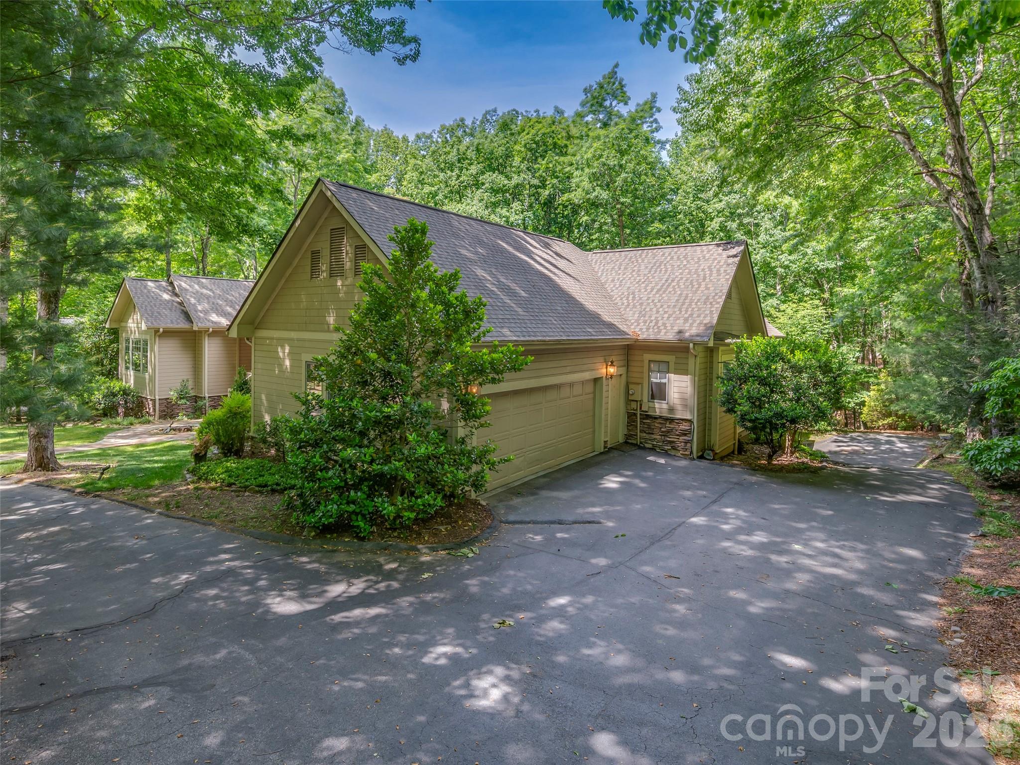 110 Little Cherokee Ridge Hendersonville NC 28739