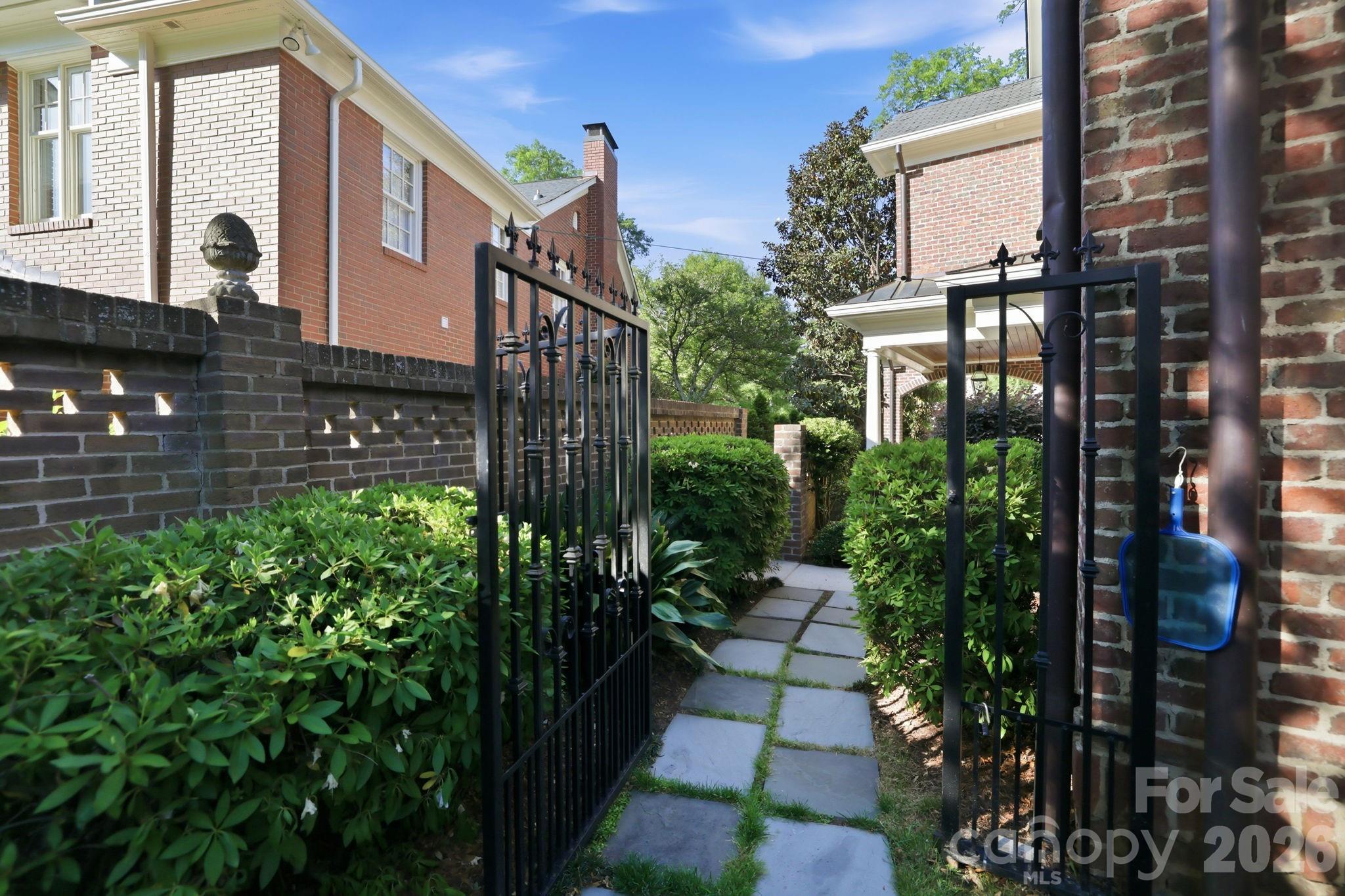 309 Hempstead Place Charlotte NC 28207