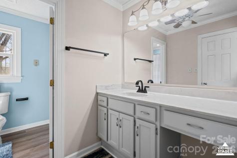 2404 Wildburne Court Charlotte NC 28262
