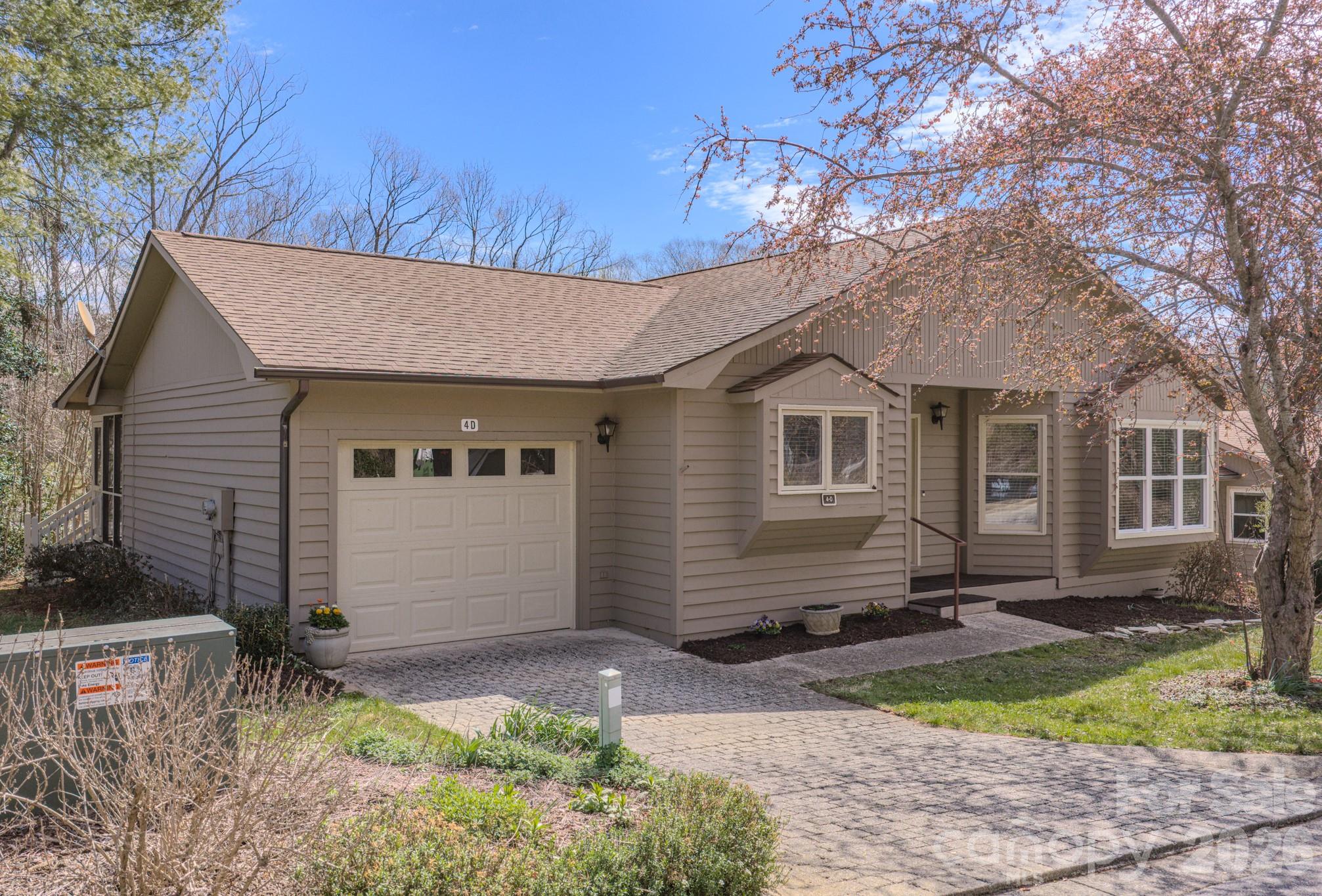 4 Hedgerose Court Asheville NC 28805