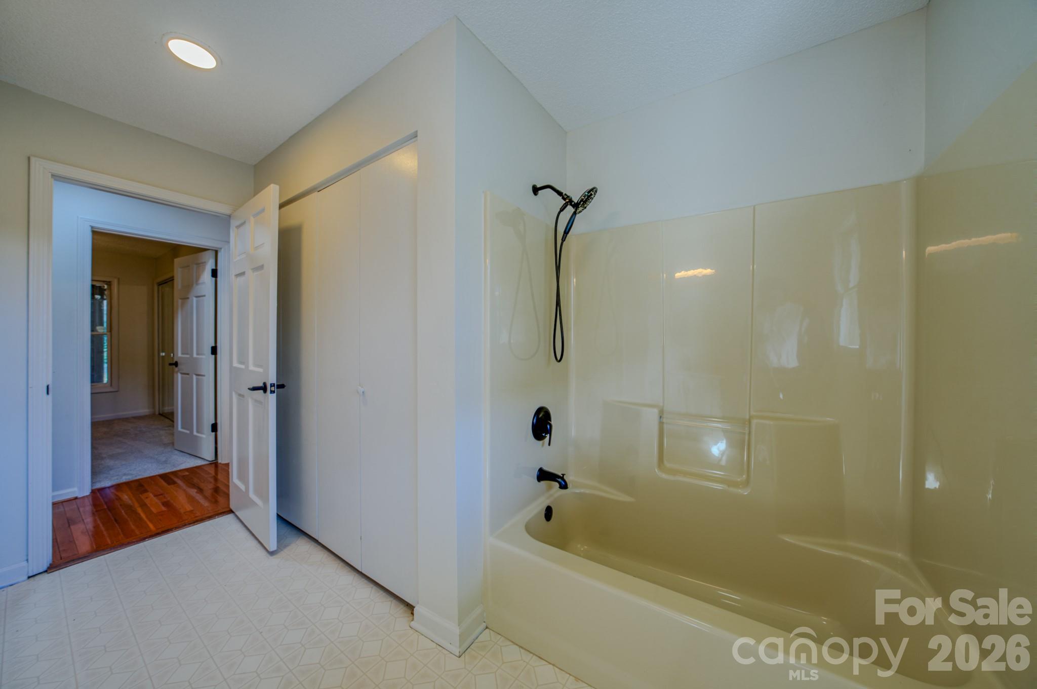 4 Hedgerose Court Asheville NC 28805