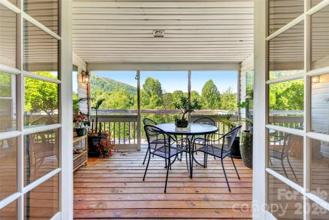 298 Wolf Crossing Bakersville NC 28705