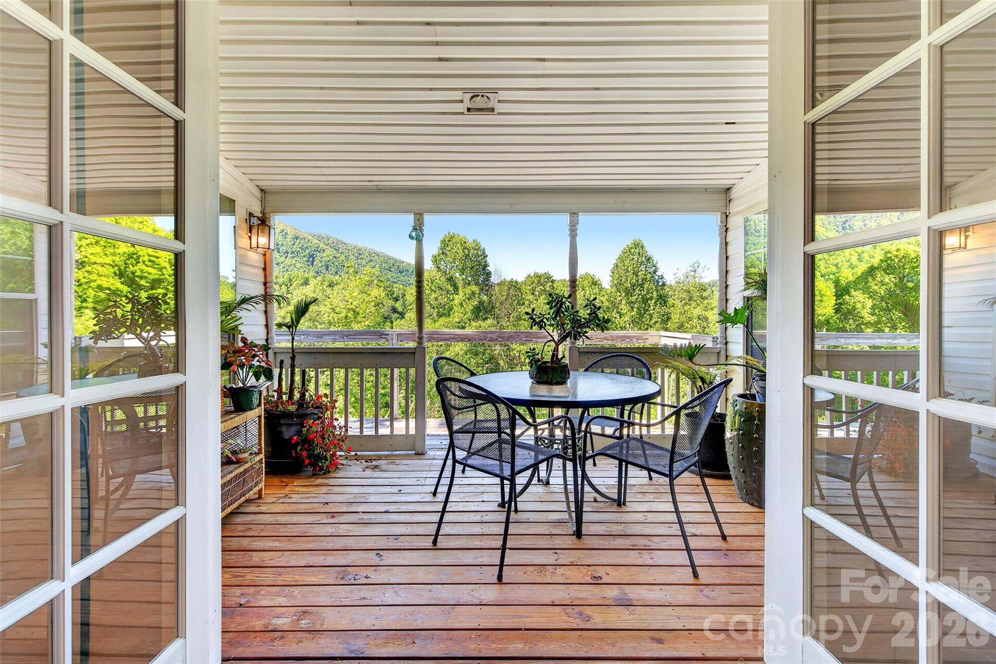 298 Wolf Crossing Bakersville NC 28705