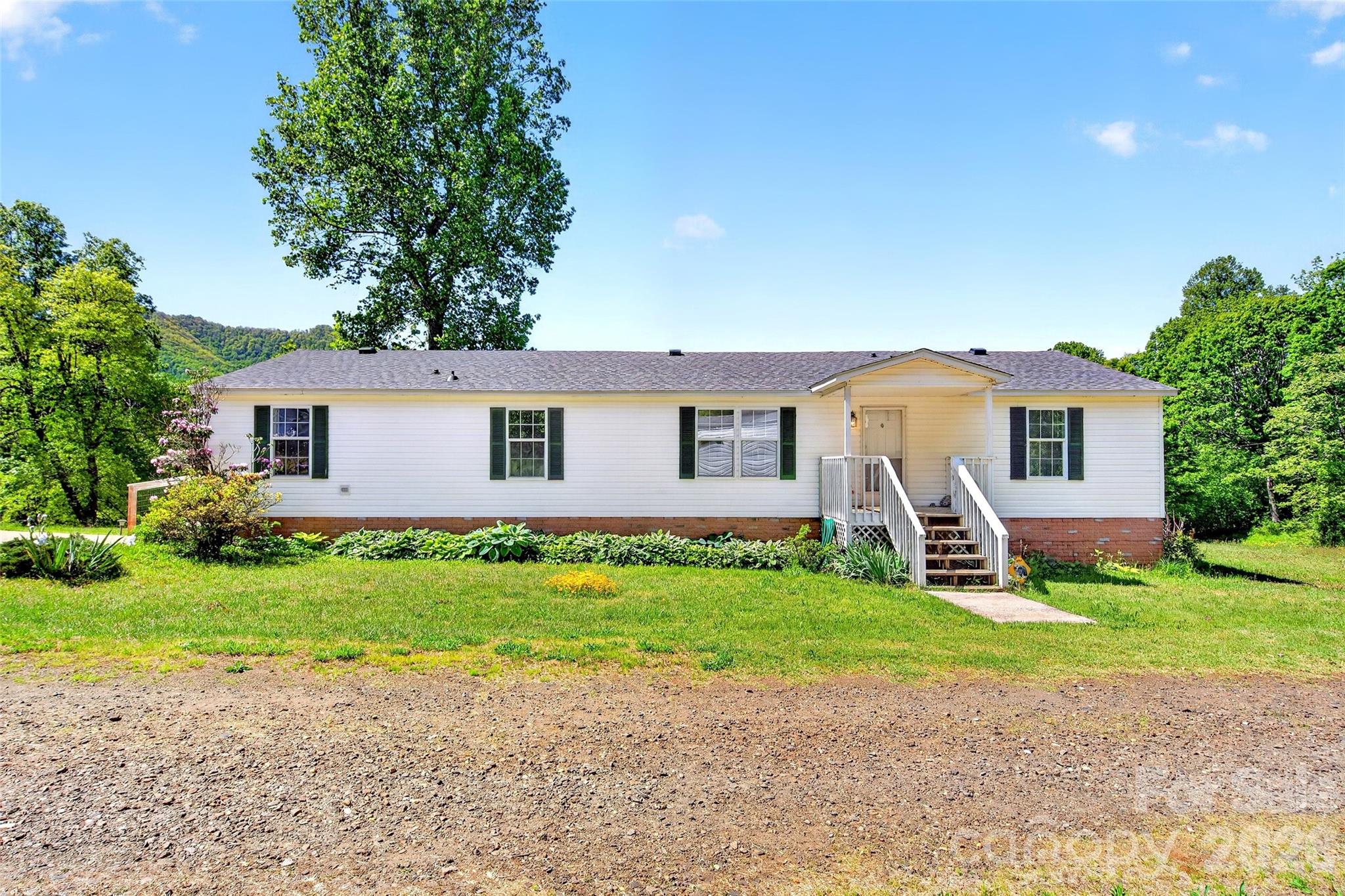 298 Wolf Crossing Bakersville NC 28705