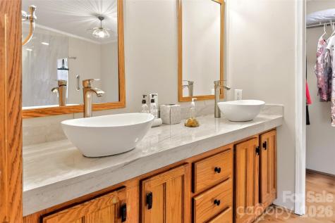 298 Wolf Crossing Bakersville NC 28705