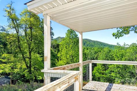 298 Wolf Crossing Bakersville NC 28705