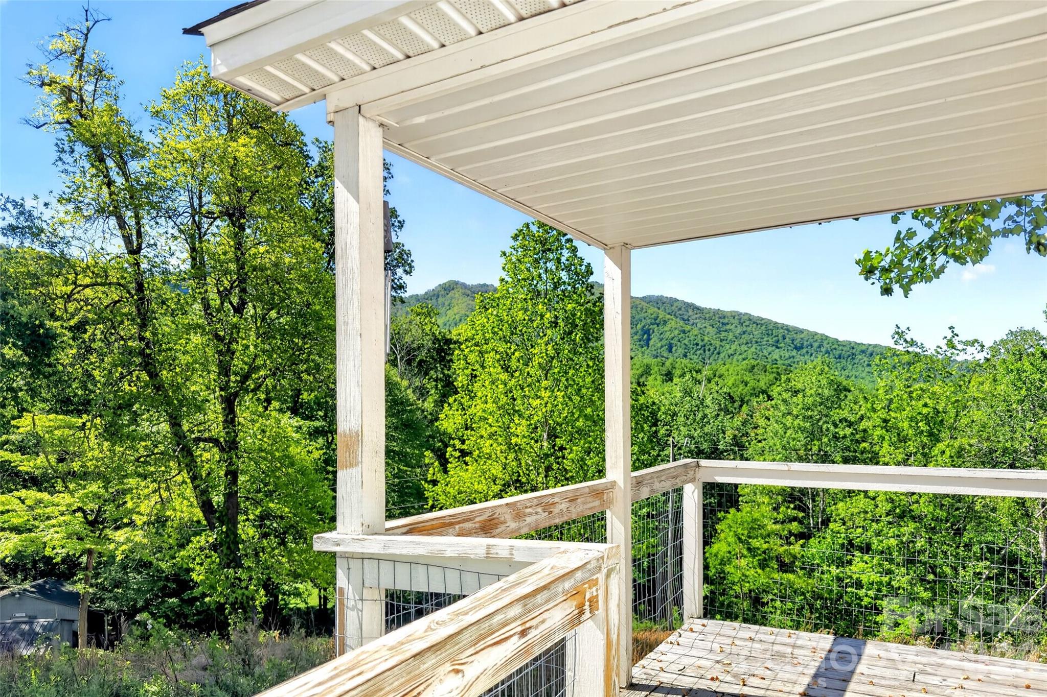 298 Wolf Crossing Bakersville NC 28705