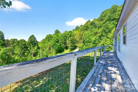 298 Wolf Crossing Bakersville NC 28705