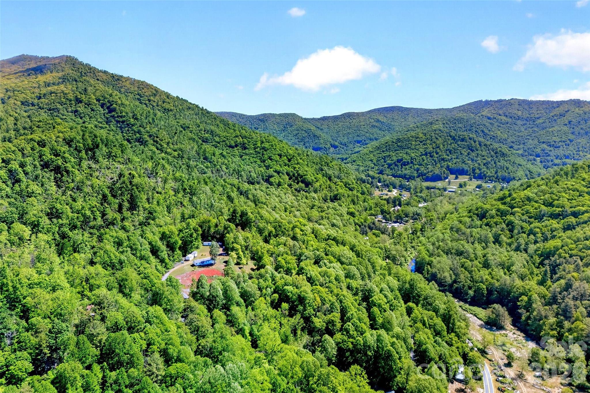 298 Wolf Crossing Bakersville NC 28705