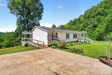 298 Wolf Crossing Bakersville NC 28705