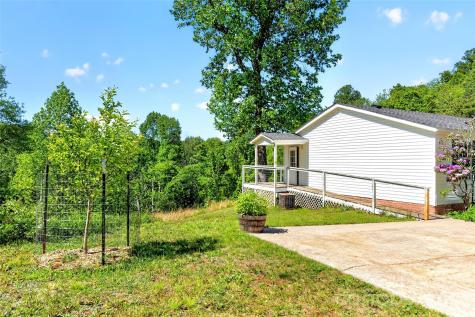 298 Wolf Crossing Bakersville NC 28705