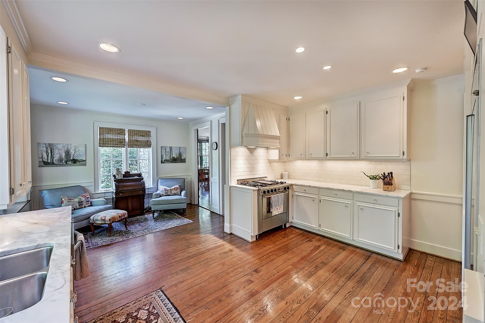 1800 Pinewood Circle Charlotte NC 28211