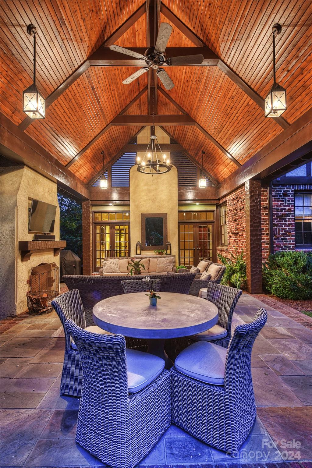 1800 Pinewood Circle Charlotte NC 28211