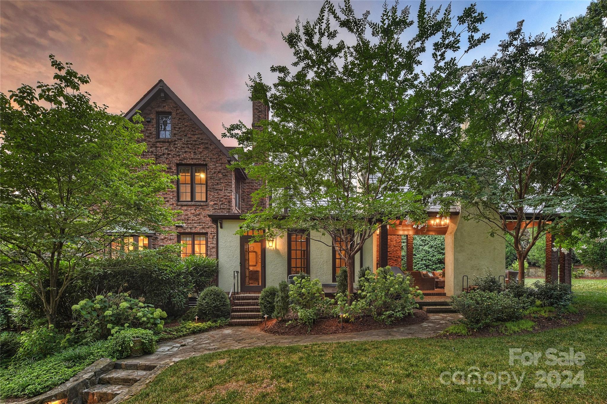 1800 Pinewood Circle Charlotte NC 28211