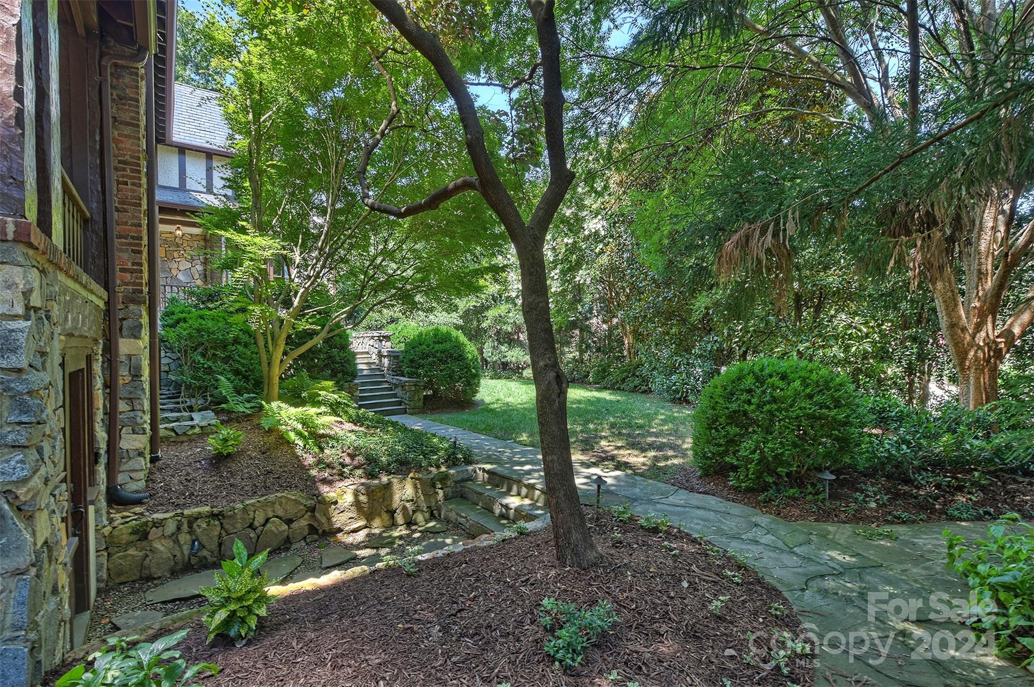 1800 Pinewood Circle Charlotte NC 28211