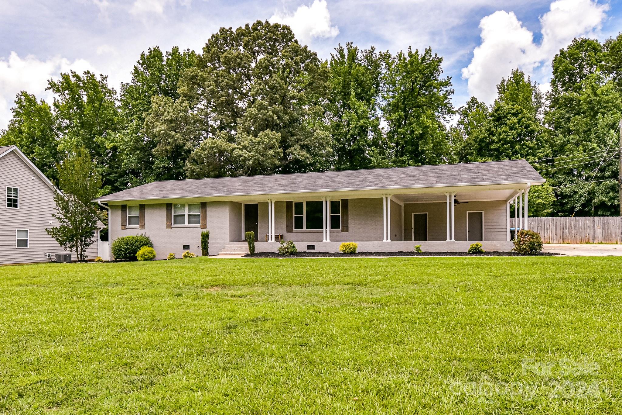 10627 Forest Drive Matthews NC 28105