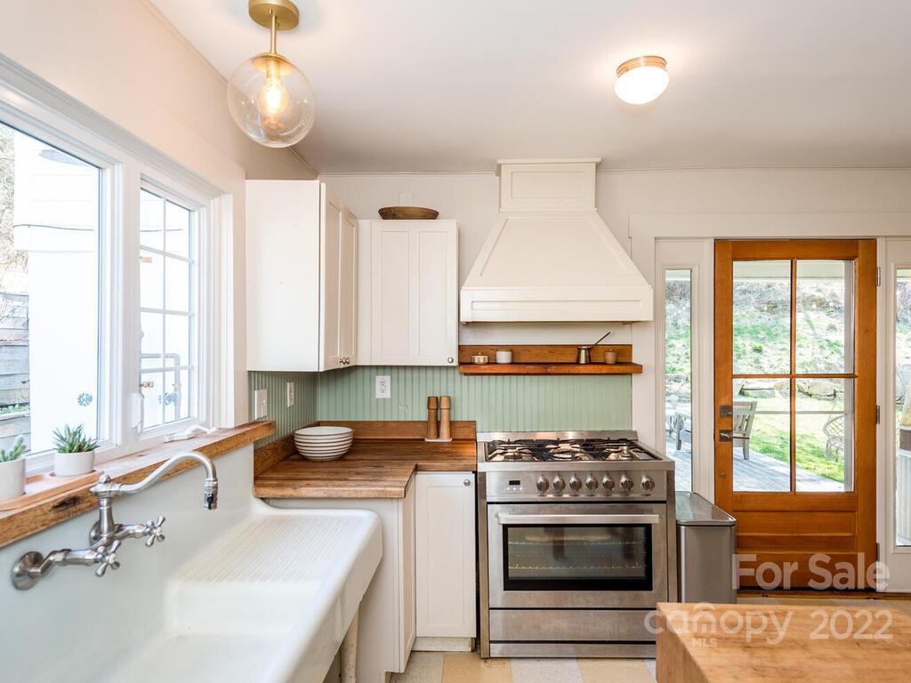 15 Juno Drive Asheville NC 28806